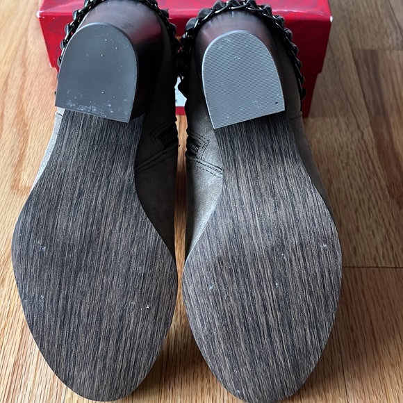 NIB Carlos by Carlos Santana Women’s Ankle Boots - Picture 4 of 4